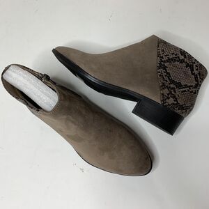 Bamboo Occasion Taupe Snakeskin Embossed Ankle Boot Women’s Size 9 NIB